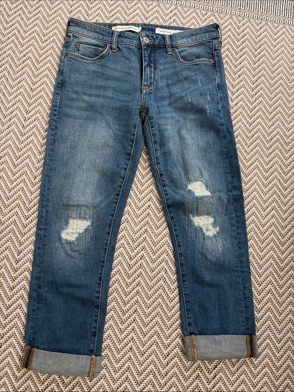 Pilcro Slim Boyfriend  capris Jeans in medium blue